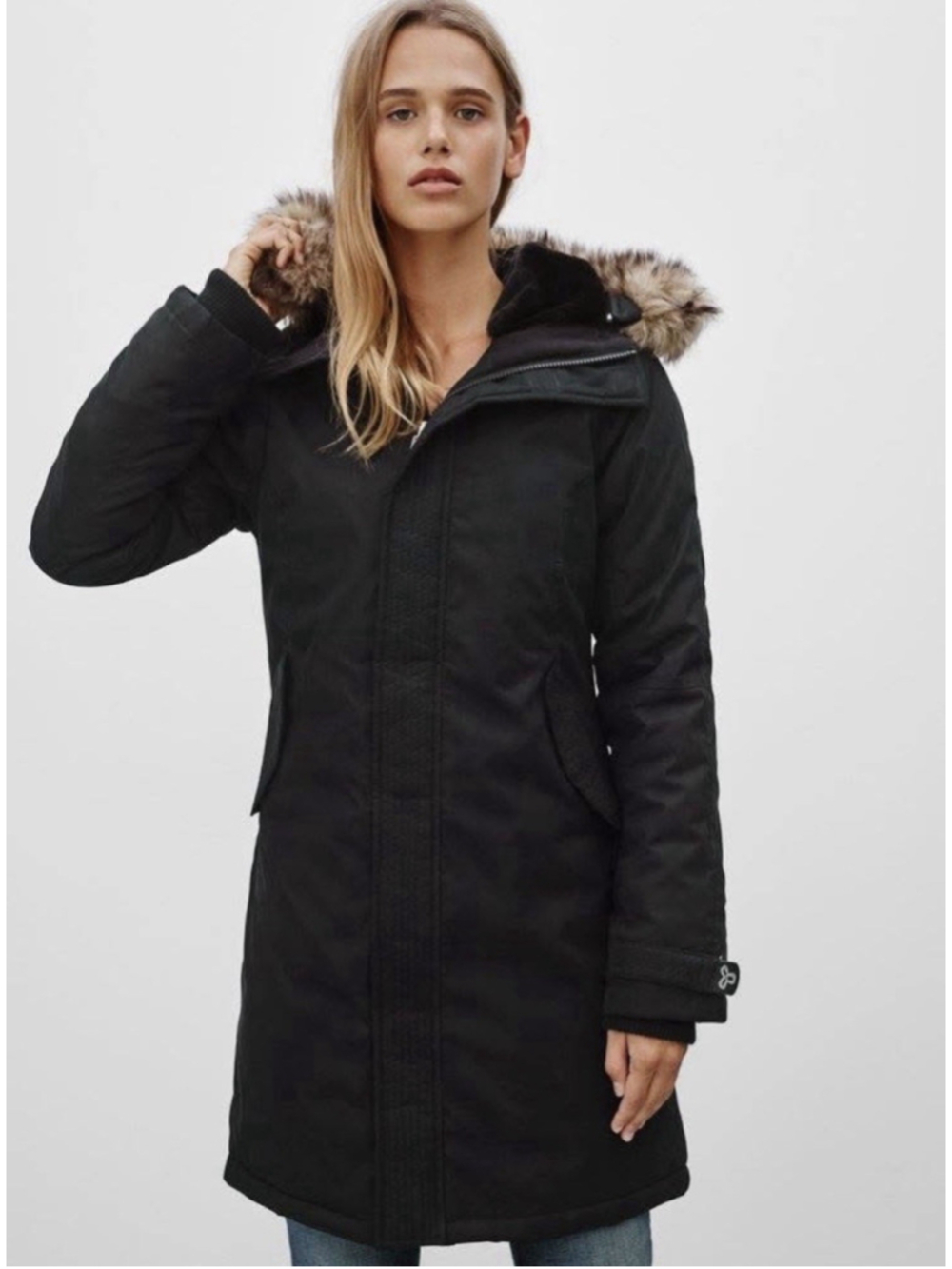 Aritzia TNA Avoriaz Black Goose Down Parka - Size XS